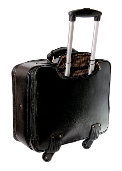 Hi-Flyer Overnight Bag with a retractable trolley - Image 10