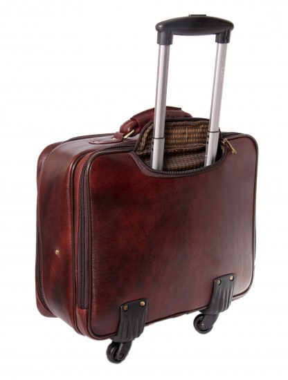 Hi-Flyer Overnight Bag with a retractable trolley - Image 6