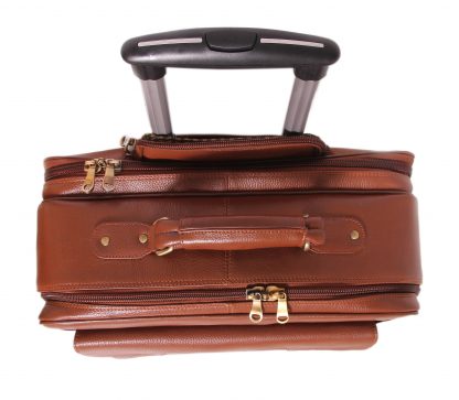 Hi-Flyer Overnight Bag with a retractable trolley - Image 2
